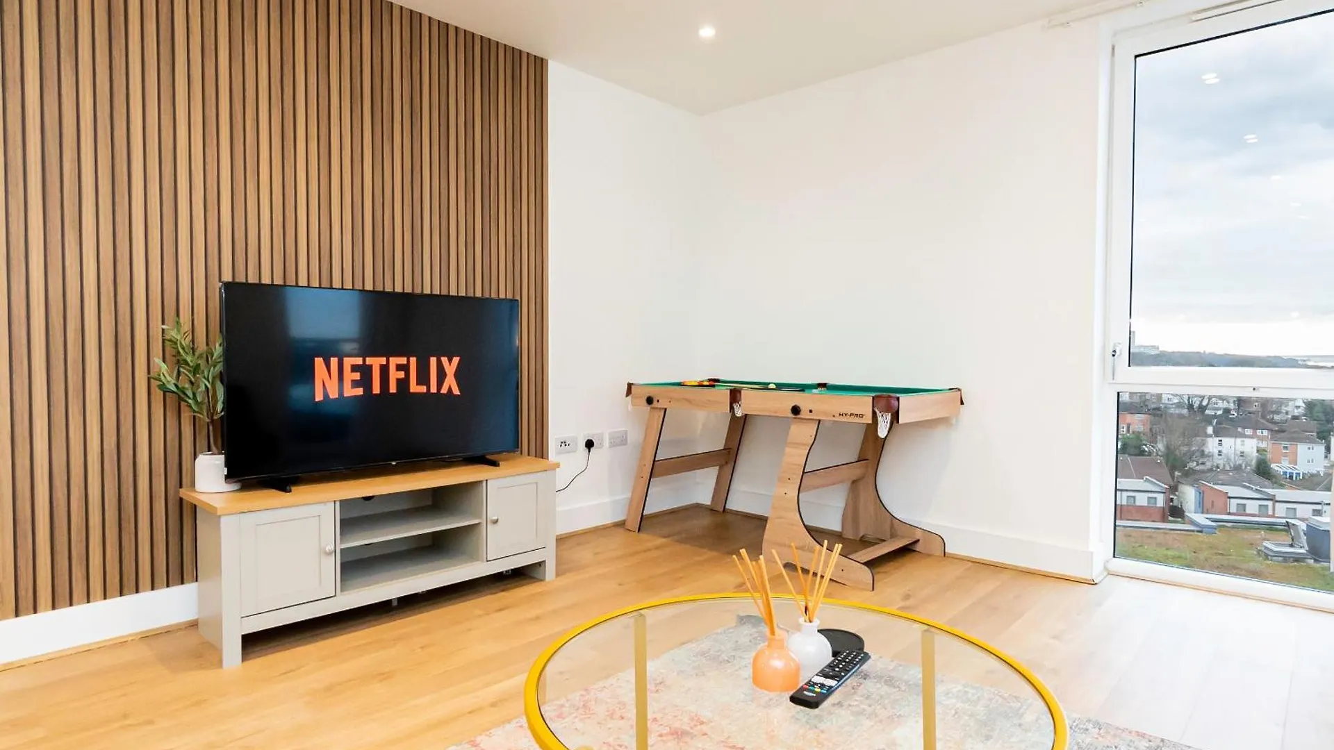 Modern 2Br Penthouse - Extended Stays, Free Parking & Fast Wi-Fi Southampton