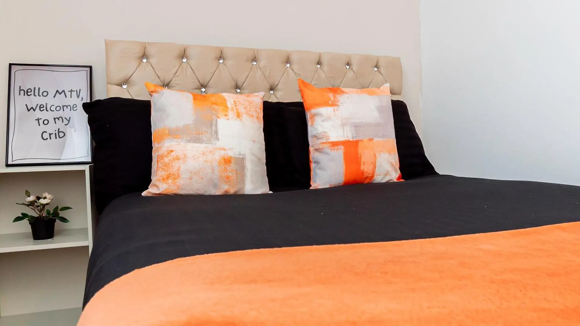 Modern 2Br Penthouse - Extended Stays, Free Parking & Fast Wi-Fi Southampton 0*,
