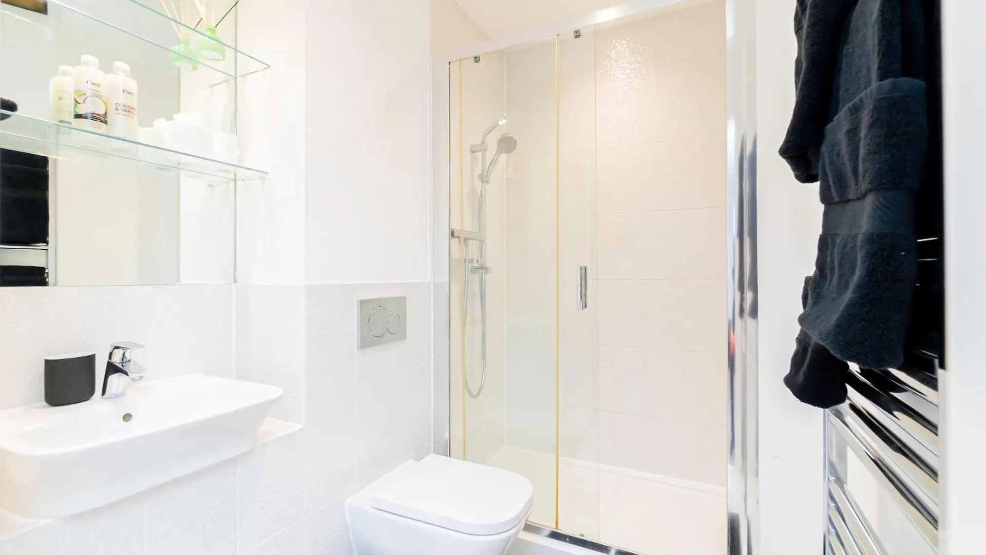 Modern 2Br Penthouse - Extended Stays, Free Parking & Fast Wi-Fi Southampton United Kingdom