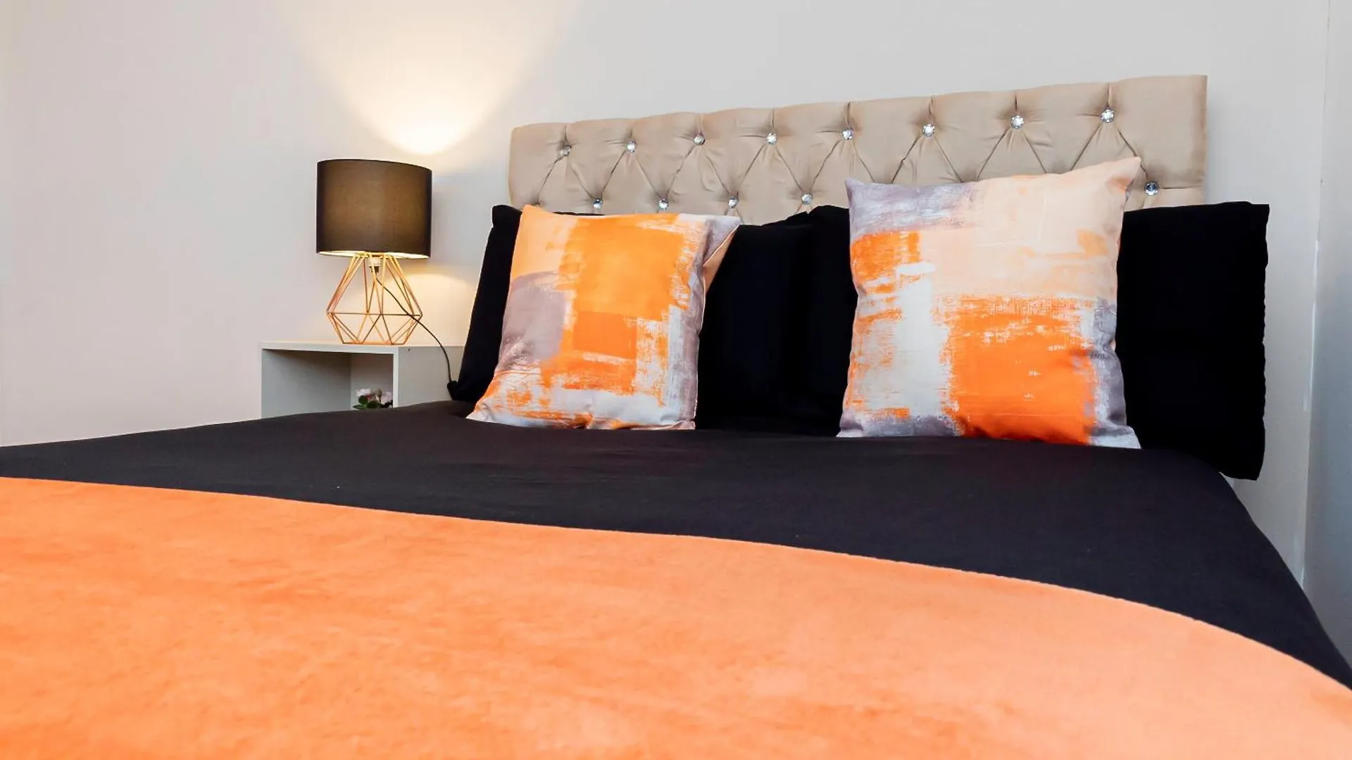 Modern 2Br Penthouse - Extended Stays, Free Parking & Fast Wi-Fi Southampton